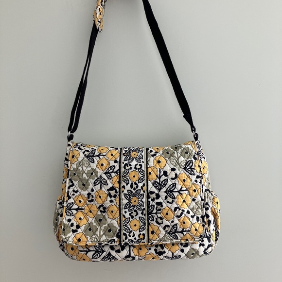 Vera Bradley MAKE A CHANGE Large Diaper Bag + Change Pad 
Go Wild - Spring 2013. - Picture 3 of 7